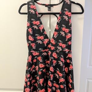 NWT Forever 21 - Rose Flowery Dress w. Open Back